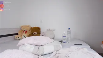 sexykinkycouple20 the girl in stockings work with  hand