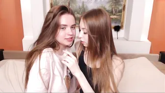 w0wgirls whores are dancing in the kitchen