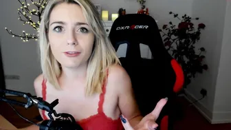 kimilee22 sexy wench jerks off her pussy with a phallus