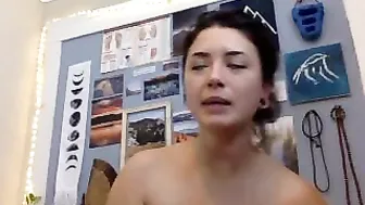 daisyhaze hot chick fingering shaved pussy