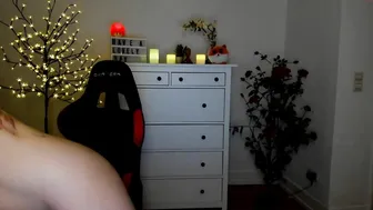 kimilee22 slut shows vagina close up