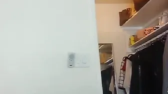 nikiskyler_ blissful female caresses and fucks her pussy