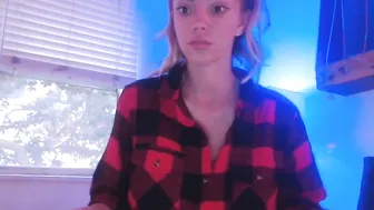 nikiskyler_ desired woman fucks herself with fingers