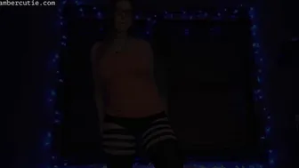 ambercutie juicy mom shakes her ass